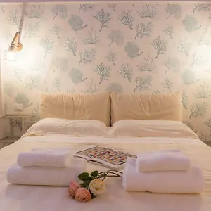 https://giglio-apartments.it-tuscanyhotel.com